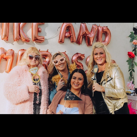 Meet your Posher, Sharon - Picture 1 of 2